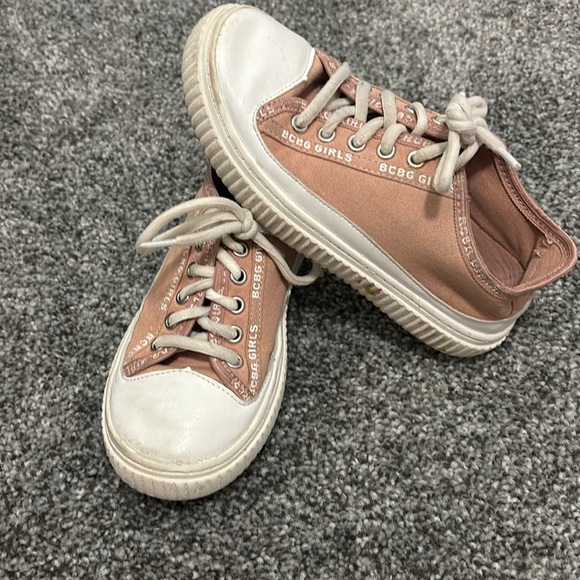 BCBG cloth girls sneaker - Picture 2 of 4